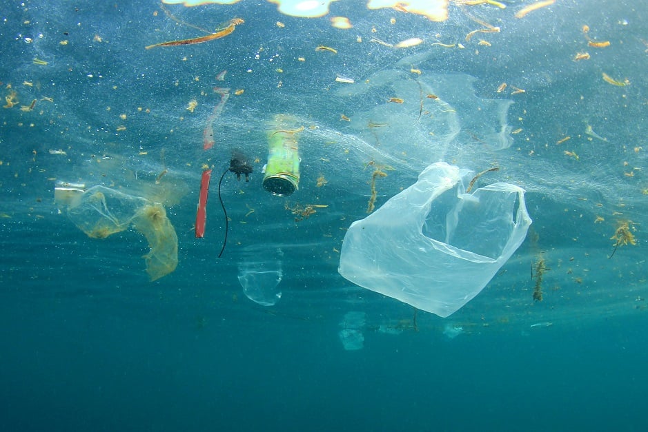 Floating ocean plastic can get a boost to its waveinduced transport